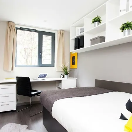 Ensuite W/ Shared Kitchen Centre! Appartamento