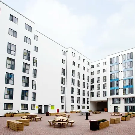 Apartment Ensuite W/ Shared Kitchen Centre!